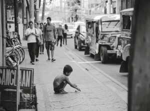 philippines street child pee